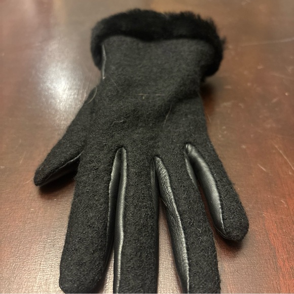 UGG Black Fur-Trimmed Gloves - Picture 5 of 6